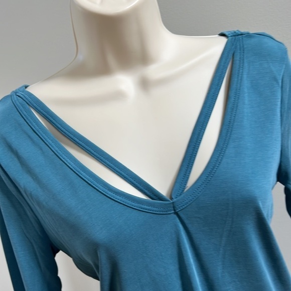 Nine Britton Women’s 3/4 Length Sleeve Size Small V-Neck Top - Picture 3 of 9